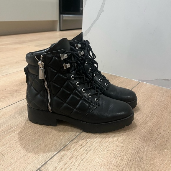 Michael kors booties - Picture 2 of 5